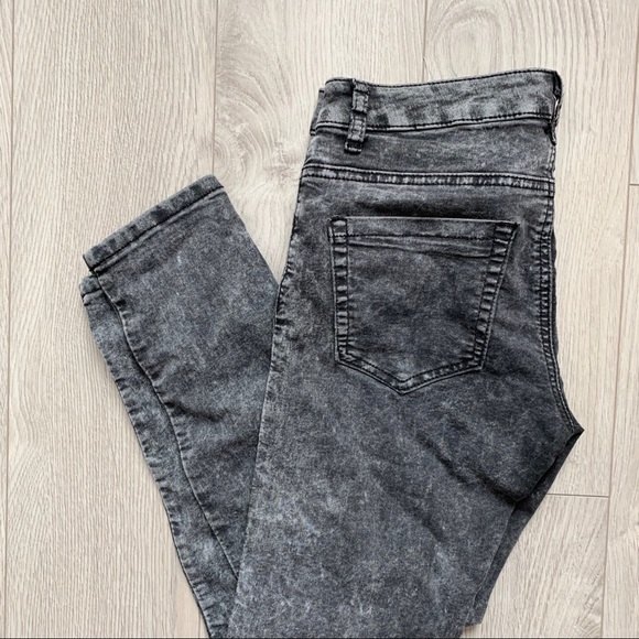 Forever 21- Grey Acid Washed Jeans - Picture 2 of 3